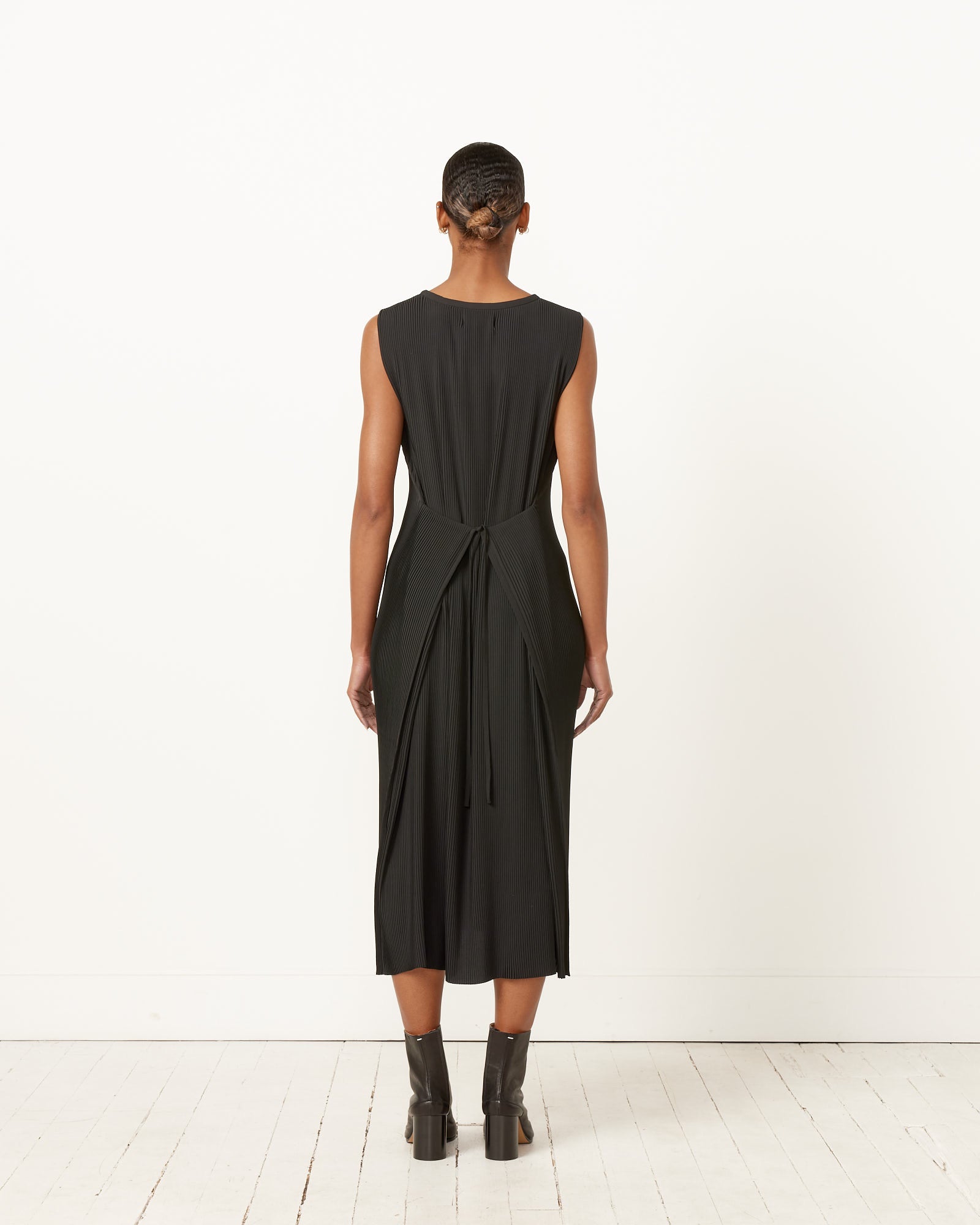 Pull Plisse Dress in Black